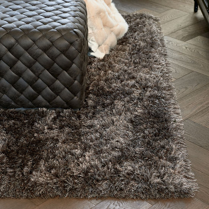 Cecil Rug Black 390x280 - Betten Ritter Living